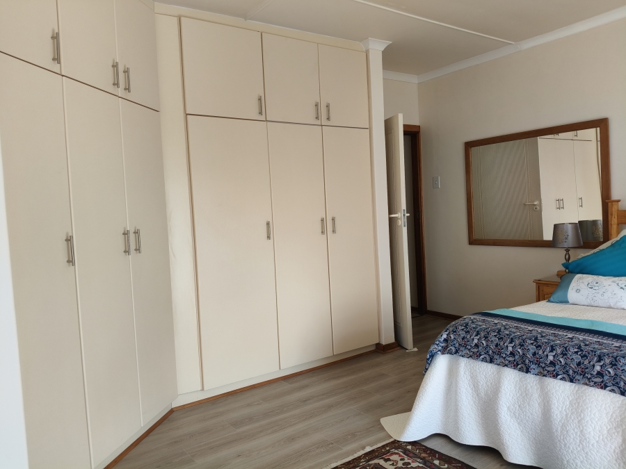 4 Bedroom Property for Sale in Wavecrest Eastern Cape